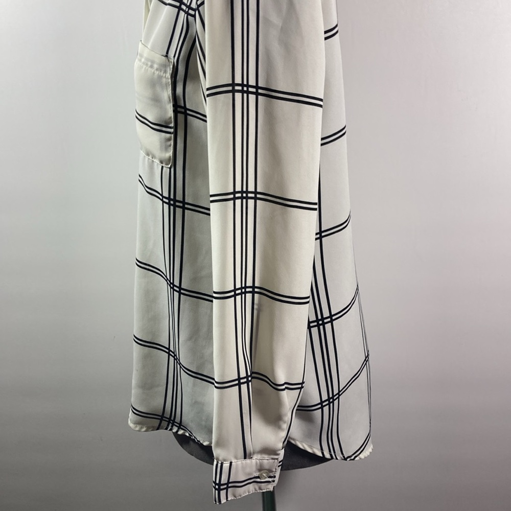 Rue 21 Top/Blouse Women Size Large White & Black Collar Button Up Long Sleeves - Picture 6 of 10